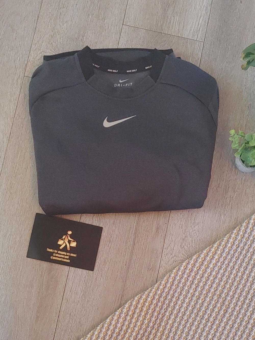 Nike Dri-FIT Men's Dark Gray Crewneck Sweatshirt with Reflective Swoosh